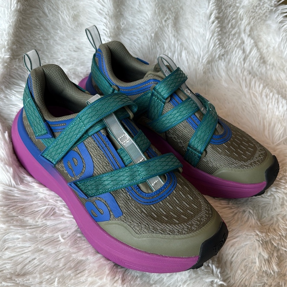 Teva Aventrail Running Trail shoe Women's 7.5